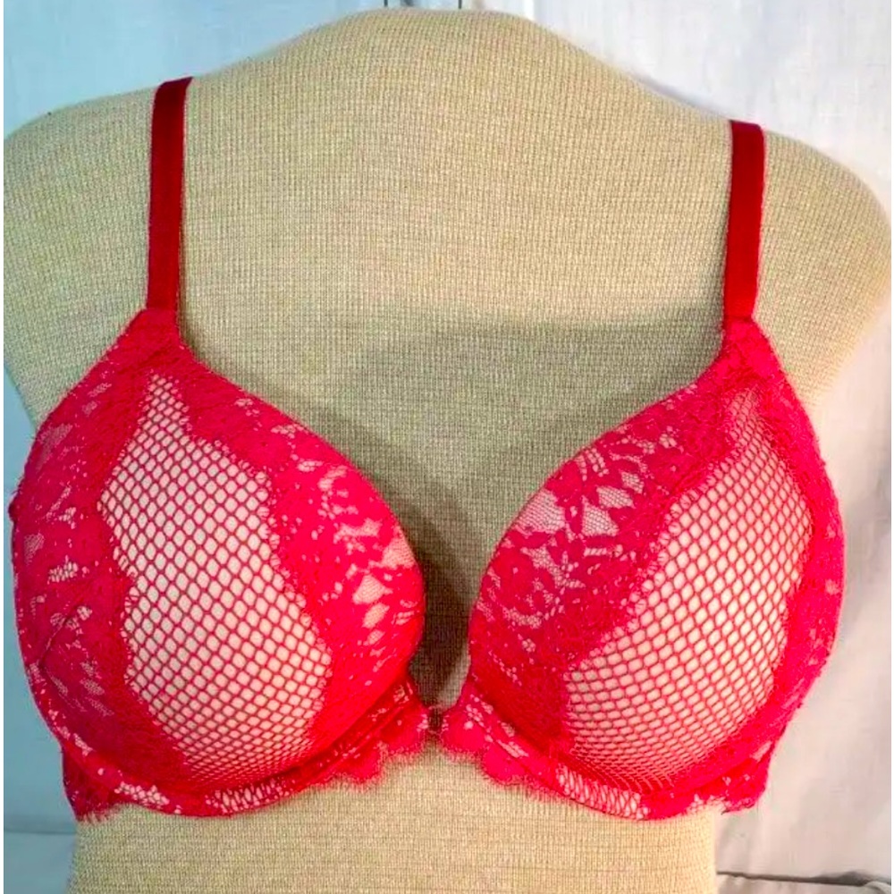 NWOT Victoria’s Secret Bombshell plunge bra